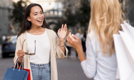 Di Balik Senyum Ramah, Ada Sikap Yang Perlu Diwaspada