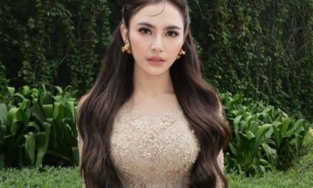 Mahalini Cantik Berkebaya Saat Kondangan, Gaya Rambut Poni Koma Jadi Sorotan