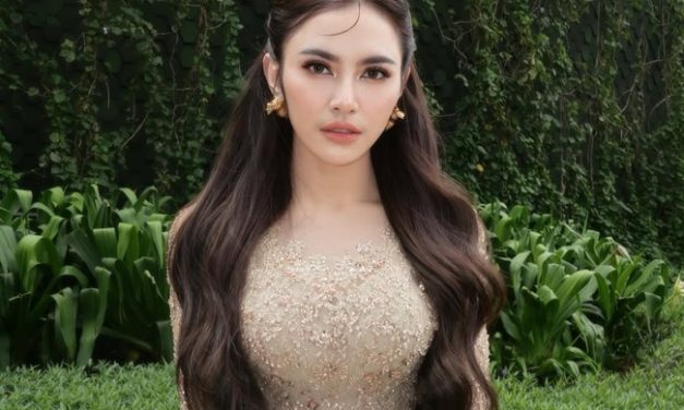 Mahalini Cantik Berkebaya Saat Kondangan, Gaya Rambut Poni Koma Jadi Sorotan