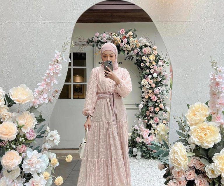Tampil Ceria Dan Anggun: Inspirasi Dress Pink Untuk Lebaran