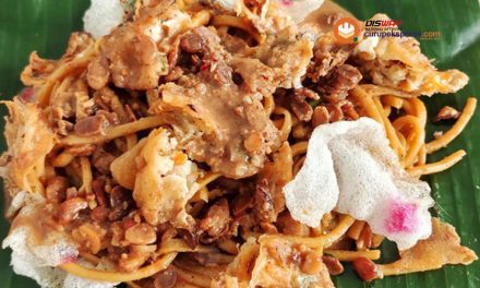 Mie Pecel: Lezatnya Mie Dan Kacang Pedas Manis Khas Indonesia