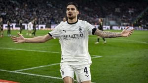 Kevin Diks Apes Dulu, Jadi Pahlawan Gladbach Kemudian