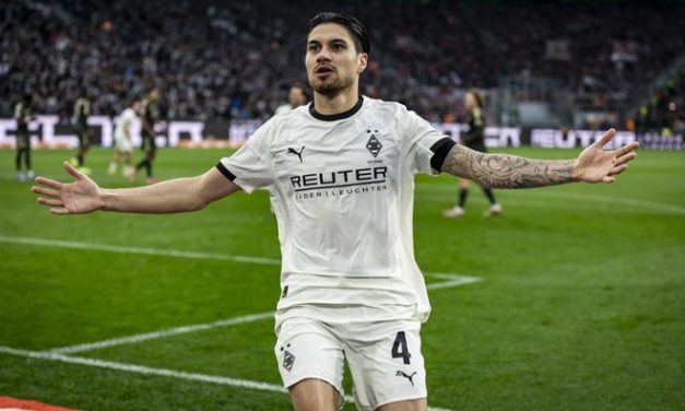 Kevin Diks Apes Dulu, Jadi Pahlawan Gladbach Kemudian