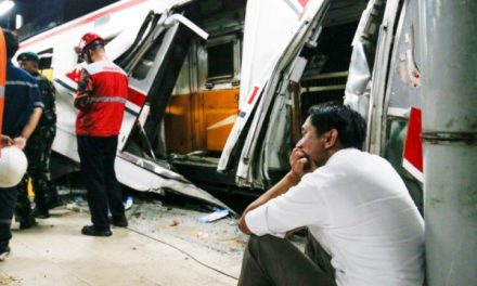 Bobby Rasyidin: Duduk Termenung Di Depan KRL Ringsek