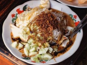 Ketoprak: Nikmatnya Kuliner Jakarta Yang Penuh Rasa