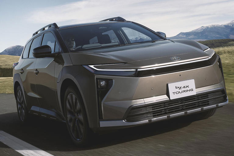 Toyota bZ4X: Mobil Listrik Yang Siap Mengubah Peta Persaingan!