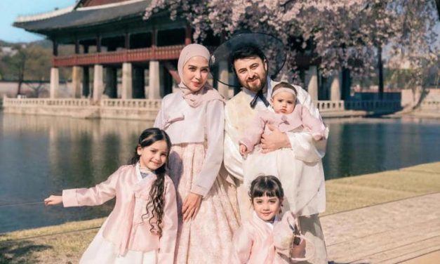 Photoshoot Keluarga Hamidah Rachmayanti Pakai Hanbok
