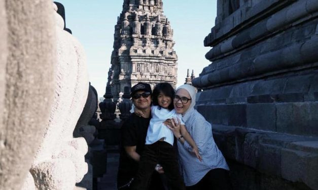 Kompak Dan Harmonis, Gaya Liburan Keluarga Indra Jegel