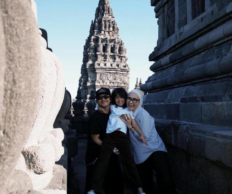 Kompak Dan Harmonis, Gaya Liburan Keluarga Indra Jegel