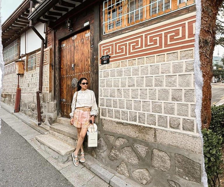 Gaya Santai Marcella Zalianty Liburan Di Bukchon Hanok Village