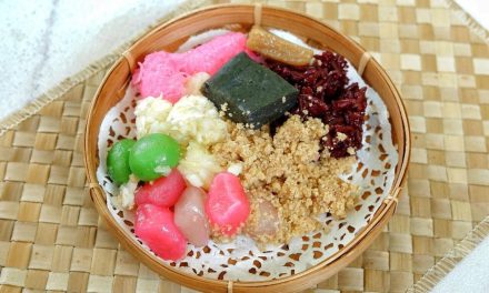 Lenjongan Khas Solo! Jajanan Pasar Manis Dengan Isian Beragam