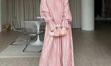Anti Ribet! OOTD Hijab Dengan Gamis Plisket Yang Tetap Elegan