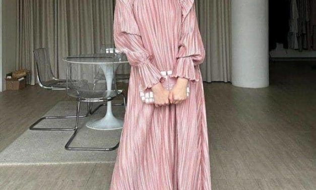 Anti Ribet! OOTD Hijab Dengan Gamis Plisket Yang Tetap Elegan