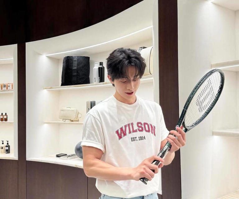 Auto Kece! Inspirasi Outfit Ala Nam Joo Hyuk & Gaya Youthful