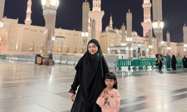 Bikin Adem, Potret Ria Ricis Dan Moana Di Masjidil Haram