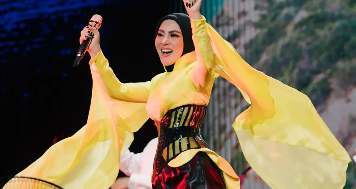 Bikin Haru! Syahrini Nyanyikan Lagu Khusus Untuk Reino Barack