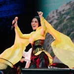 Bikin Haru! Syahrini Nyanyikan Lagu Khusus Untuk Reino Barack