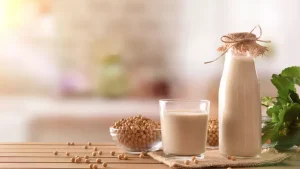 Turunkan Kolesterol Jahat, Ini Manfaat Rutin Minum Susu Kedelai 