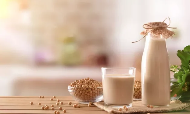 Turunkan Kolesterol Jahat, Ini Manfaat Rutin Minum Susu Kedelai